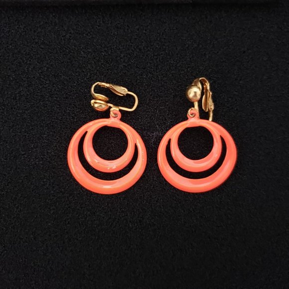 2 For $20   Brite Vintage  60"s  Orange Clip on earrings - Picture 4 of 6